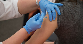 Meningococcus Image: Meningitis B vaccine clinicPhoto: Meningitis B vaccine clinic