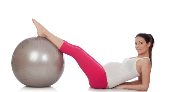 Milyen elemekből épül fel egy terhestorna? Beautiful pregnant woman doing pilates