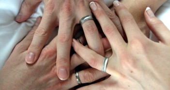 Hűtlenség – hogyan lehet megmenteni a házasságot egy viszony után Our_rings!