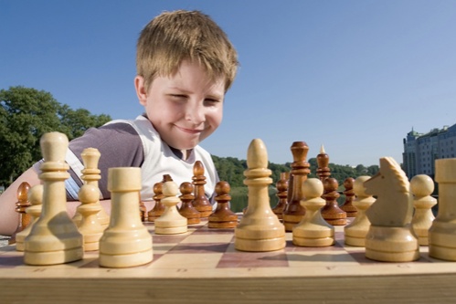 gyerek sakkozik