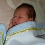Édesanyja Jászberényiné Szabó Alexandra, édesapja Jászberényi László.