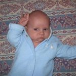 Édesanyja Rákosné Fenyvesi Tímea, édesapja Rákos Tamás.