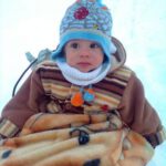 Édesanyja Gombos Erzsébet, édesapja Móna Ferenc, Tiszabeszdéd.
