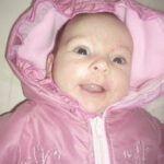 Õ a mi tündéri kislányunk,aki két fiú után nagyon nagy öröm.nNyugodt,jó kedélyû baba.Imádja ha beszélnek hozzá és igényli is.