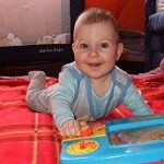 Õ a mi kis csillagszemû juhászunk. A legjobb kisbaba a földön.