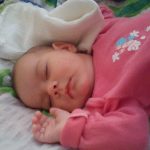 Anya szerint Én egy csodabébi vagyok, mert mindig alszom, de amikor ébren vagyok nagyokat gõgicsélek és nevetek. Szerintem Én vagyok a legszebb!