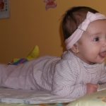 2012 novemberében születtem. Sokat mosolygok és nagyon szeretek hintázni :) Kedvenc állatom és játékom a zsiráf.
