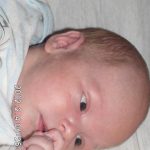 Kristóf az elsõ Babánk. Nagyon jó kisbaba eleven és érdeklõdõ. Sokat mosolyog és figyelmesen szemléli a környezetét. Szereti ha sokan és sokat foglalkoznak vele. Nekünk Õ a mindenünk és a család szemefénye.