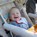 Fruzsina 3-dik gyermek a kis családomban. Imád mosolyogni és szereti ha körülötte is mindenki mosolyog :)