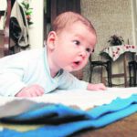 Szülei Helmeczi Nóra és Gombkötõ András Ede.