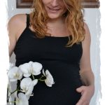 33. hetes várandós vagyok Alexszel a képen, 2013 január 14-re várjuk férjemmel a kis jövevényt. A fotót egy nagyon kedves barátnõm készítette rólunk.