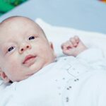 Kisfiam a 37.hétre született. Élete elsõ 10 napját intenzíven osztályon töltötte. Azóta minden perc ajándék nekem, apukájának és testvéreinek amelyet velünk tölt. Imádni való a mosolya. Apukája Kõvári Zsolt elsõ gyermeke, és rajong a fiáért.