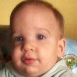 Édesanyja Azariné Béres Gizella, édesapja Azari Sándor.
