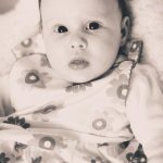 Pintér Hanna vagyok,2013 januárjában születtem, szüleim nagy-nagy örömére. Nyugodt és érdeklõdõ kislány vagyok ,aki imádja, ha sokat beszélnek és énekelnek neki. Rengeteget nevetgélek és szeretek nagyokat sétálni, szemlélve a világot.