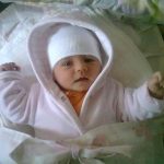 Édesanyja Debreczeniné Varga Klaudia, édesapja ifj. Debreczeni Zsigmond.