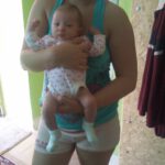 Lilike nagyon édes baba, már sokat beszélget velünk és nevetgél. Nagyon erõs baba már ülne fel. Mikor megszületett akkor már forgatta a kis fejét, mindenki csodálkozott, nekem nem kellett egyszer sem fordigatni a fejecskéjét. Nagyon ügyes baba, már 2m távolságról észrevesz és mosolyog. Õ a legédesebb!!!