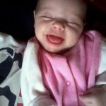 Kiara a kislányunk 3 hetes már és nagyon jó baba. Sokat mosolyog, szereti ha beszélgetnek vele. :) Sokat alszik és csendes picibaba!