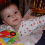 Kocsis Alexa vagyok, 2012.08.02-án jöttem világra szüleim nagy örömére. Csendes nyugodt baba vagyok, kívéve ha ritkán megéhezem. Szeretek játszani és már majdnem sikerült térden állva elindulnom.