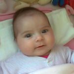 Édesanyja Sárosiné Kovács Brigitta, édesapja Sárosi Csaba.