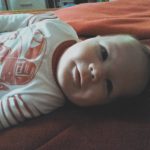 Kisfiunk Csabika 2 hónapos, rengeteget mosolyog, nevet, vidám kisbaba. Minden reggel õ a mi kis ébresztõóránk, 6 órakor minden reggel ébreszt minket.