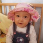 Kappelmajer Lívia vagyok.Anya(Réka) és Apa(Attila) egyetlen szeme fénye.Imádok mindent szétpakolni, hiszen már lassan meg tanulok járni. Szeretek anya és apa nyakán lógni.