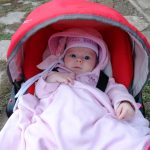Kató Lara 4 hónapos. A családban az elsõ gyerek. Nagyon mozgékony és erõs baba. A család elkényeztetett kedvence :)