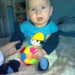 2011.09.14.-én született. Már régóta vártunk erre a kis legényre...:) de megérte mert nagyon imádni való kis krapek. Most fedezgeti fel a körülötte lévõ világot. Napról, napra új dolgokat fedez fel.