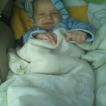 Olivér egy rendkívül okos,nyugodt,kiegyensúlyozott baba. Szeret a nõvérével játszani,enni és aludni. Nagyon szereti az állatokat. Január 13.-án tölti az 1 évet,de már magától eszeget.:) SZAVAZZATOK RÁ!!!